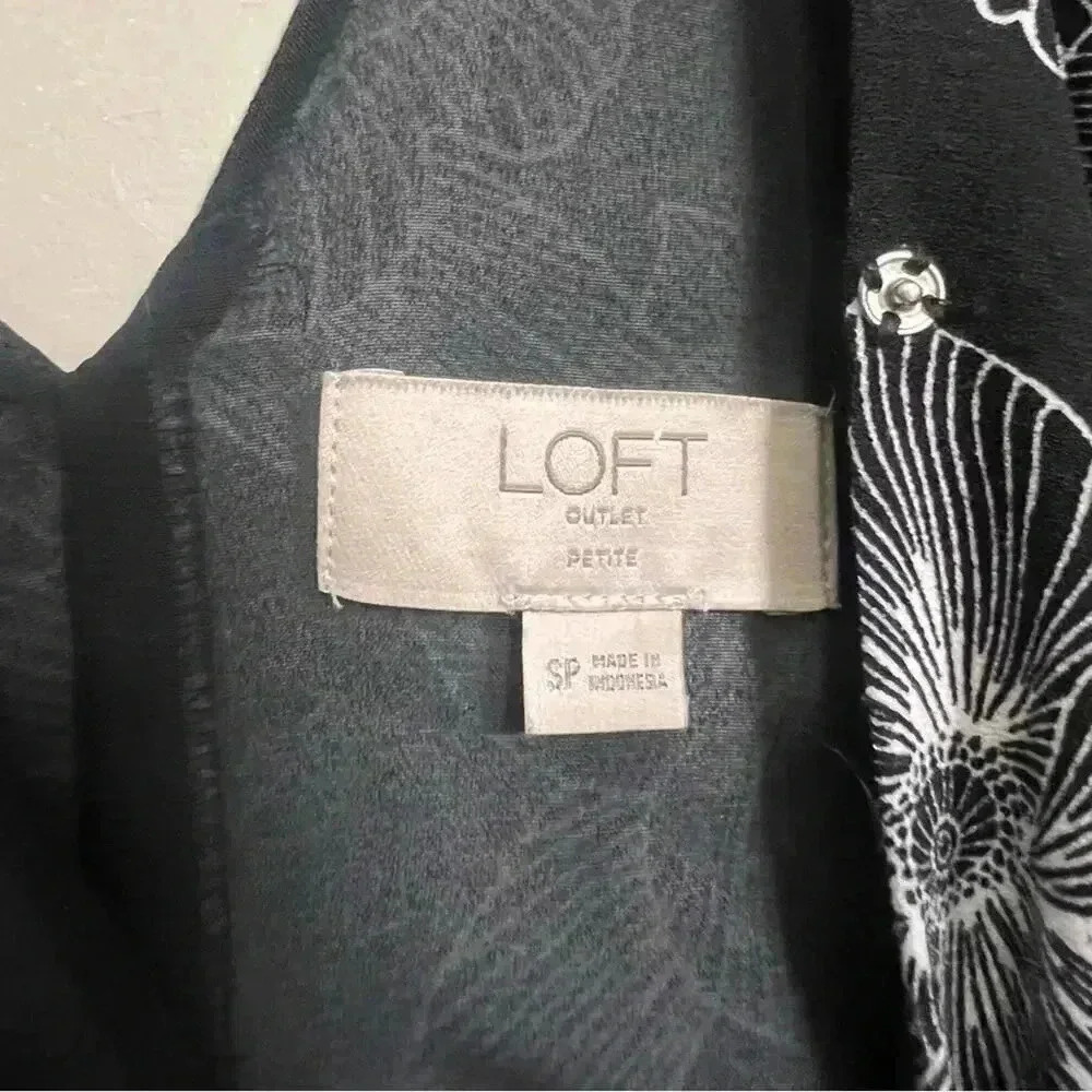 Loft Outlet Black & White Floral Romper - Size Small Petite - Picture 3 of 9